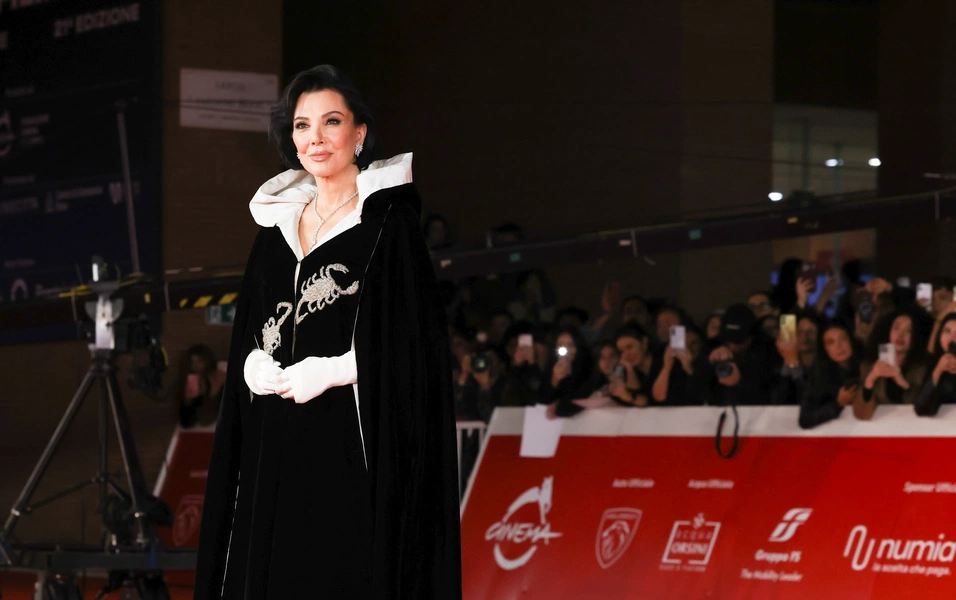 Kris Jenner revives Elizabeth Taylor's Scorpio cape in Rome