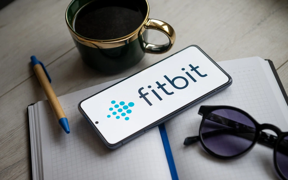 Reviewers praise Fitbit Edge’s battery but note missing features