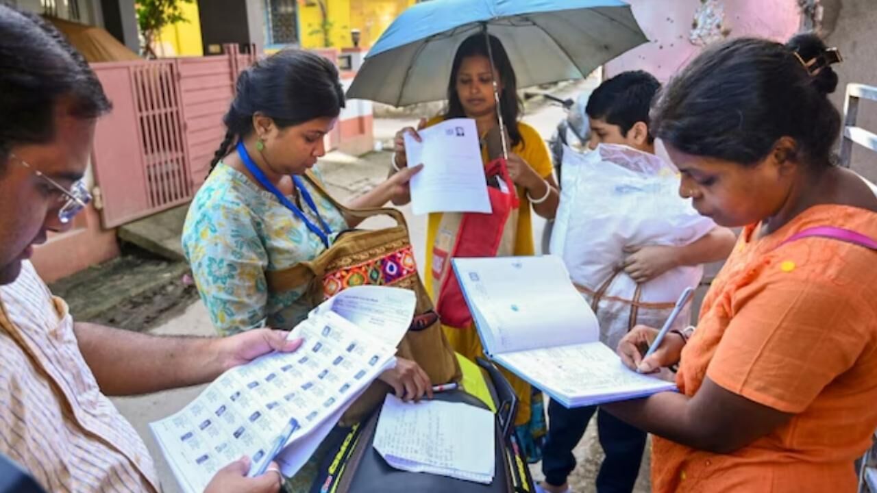 UP CEO rejects voter deletion forms with 26 'Nand Lal' signatures, BLO ...
