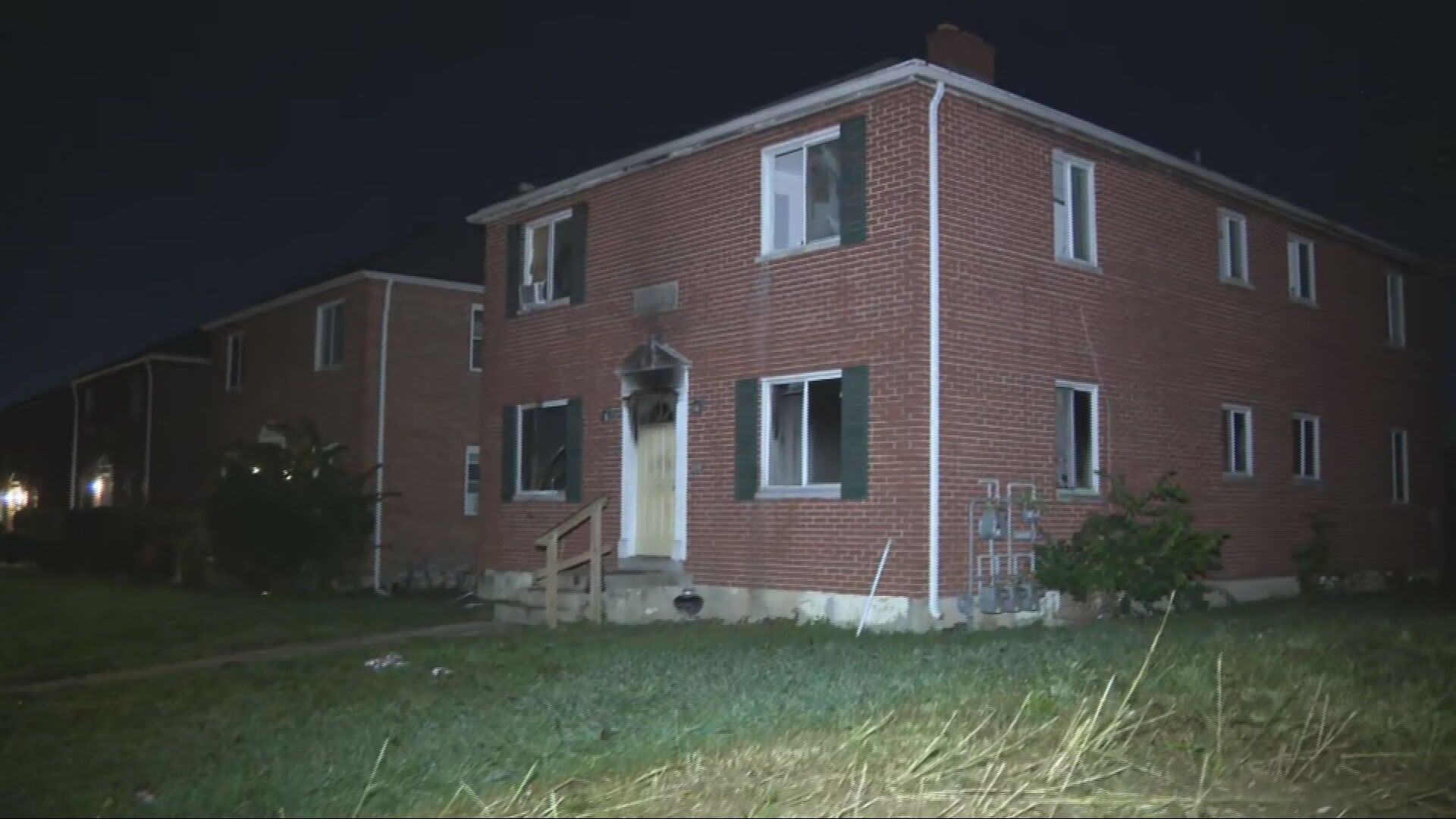 911 caller details the scene of late-night apartment fire