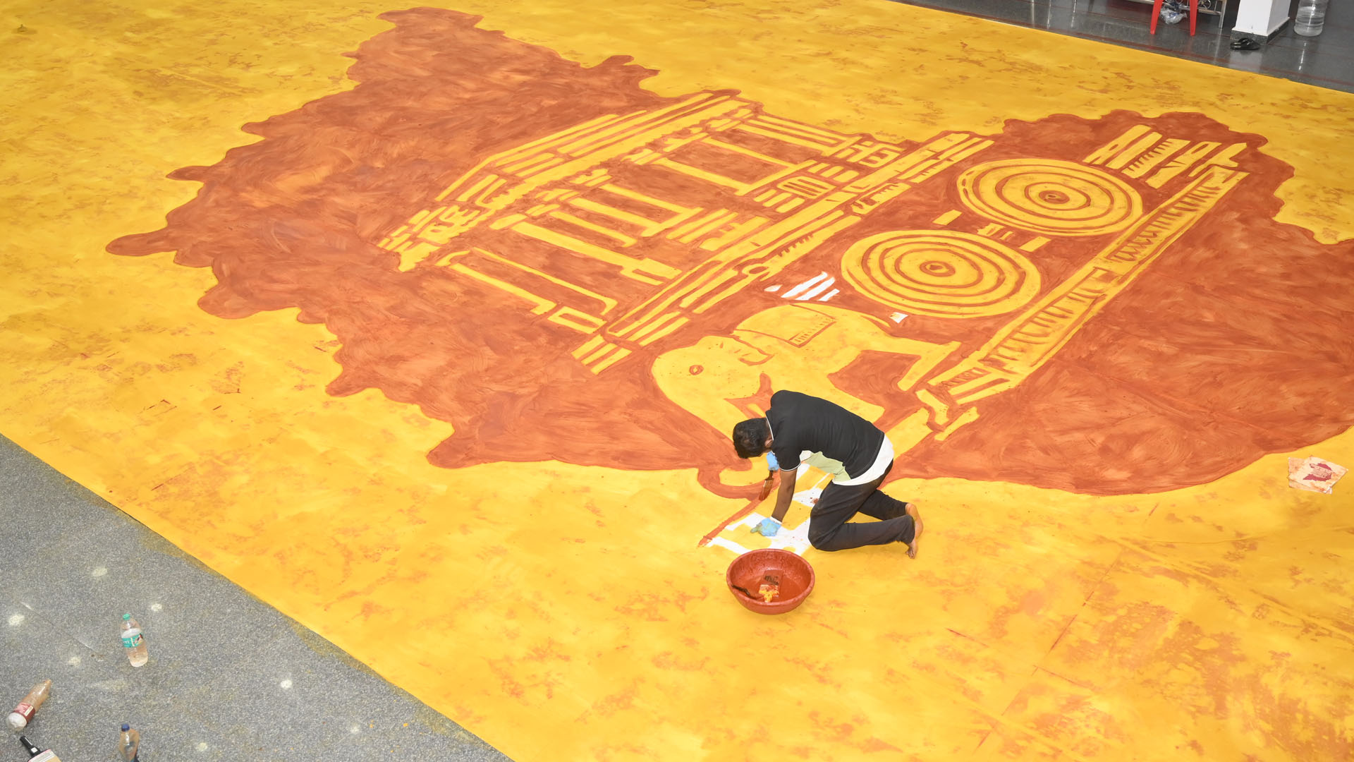 Indian artist creates the world's largest spice painting using chilli ...
