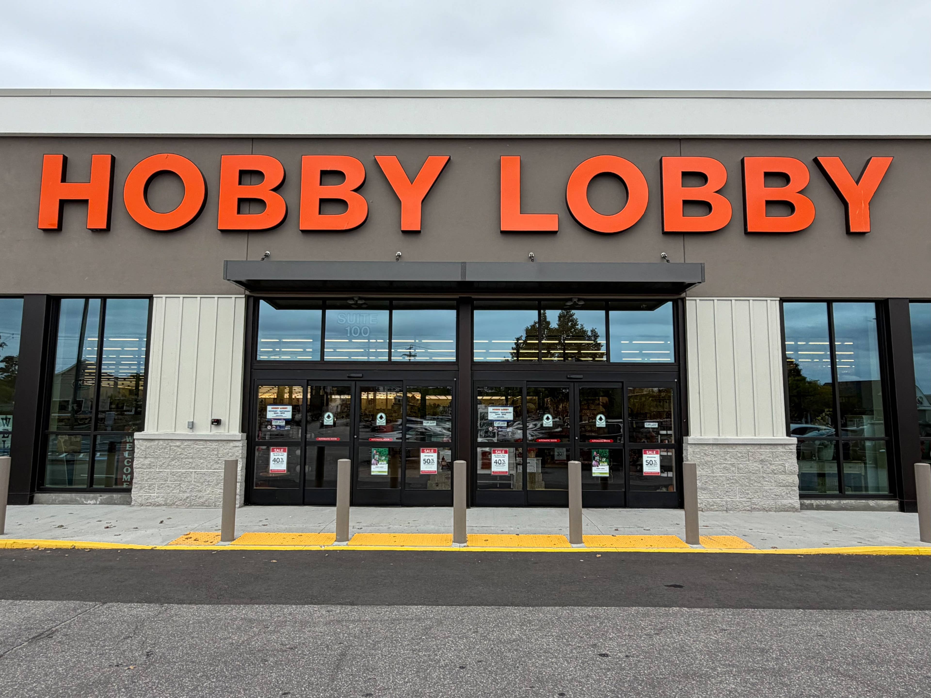 Hobby Lobby is selling an $8 wood-look candle holder that instantly ...