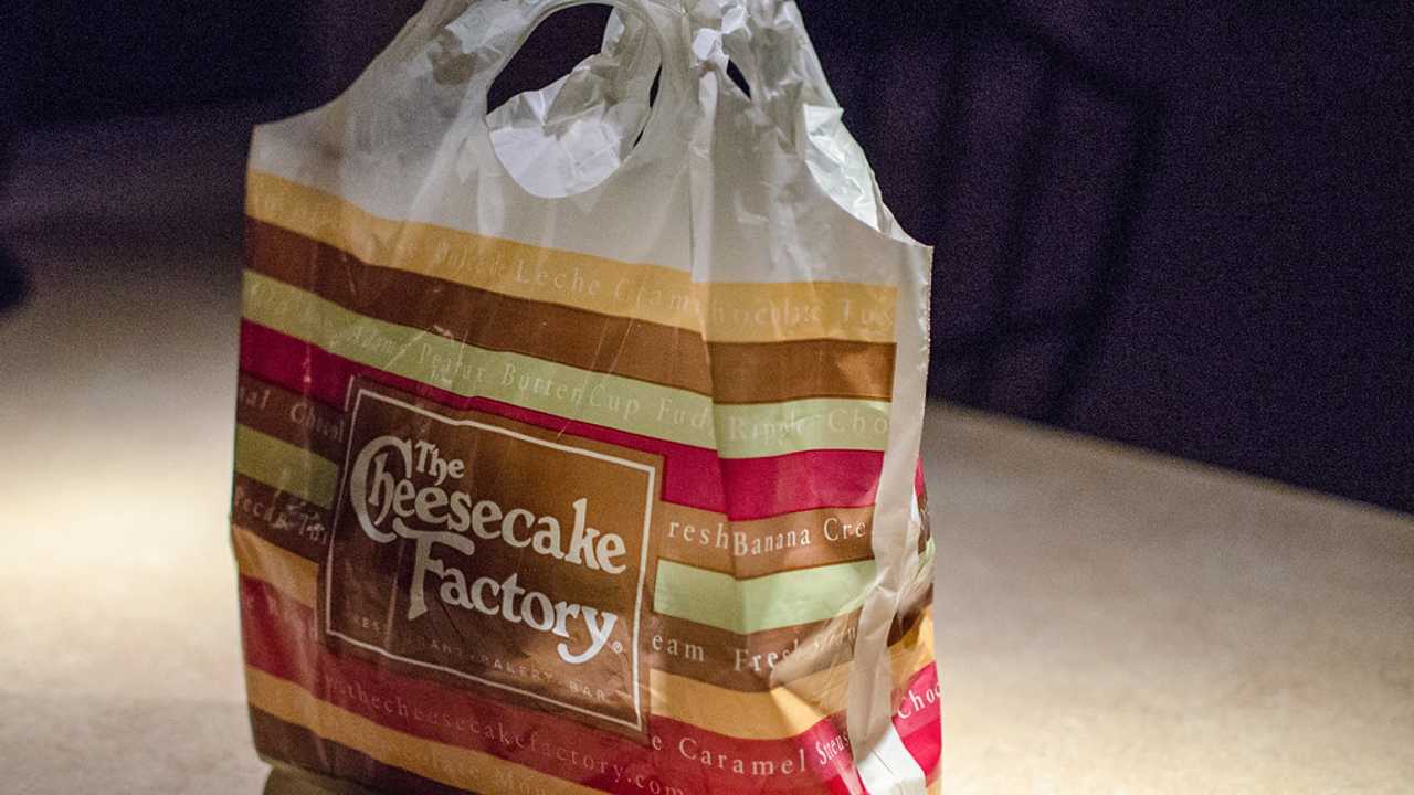 Long Island mall Cheesecake Factory opening day revealed
