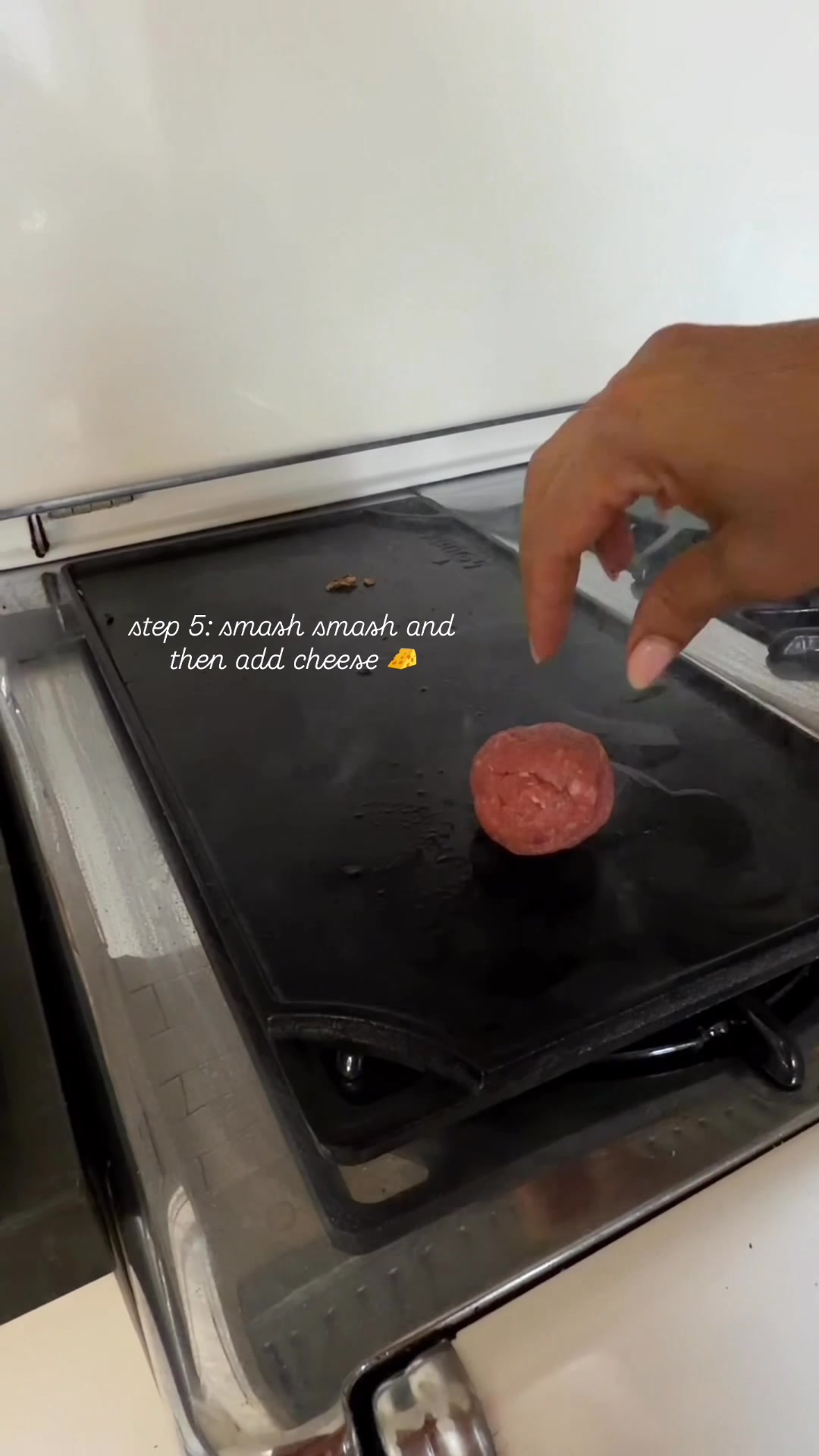 Smash burgers with sauce