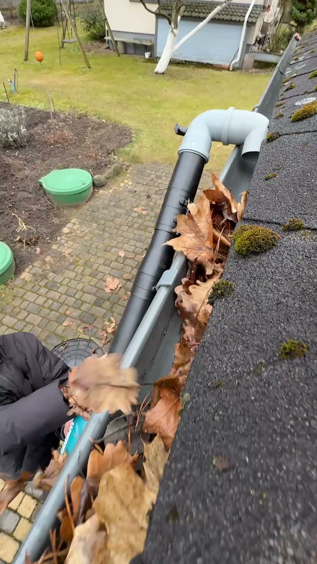 Easy roof leaf cleaner build