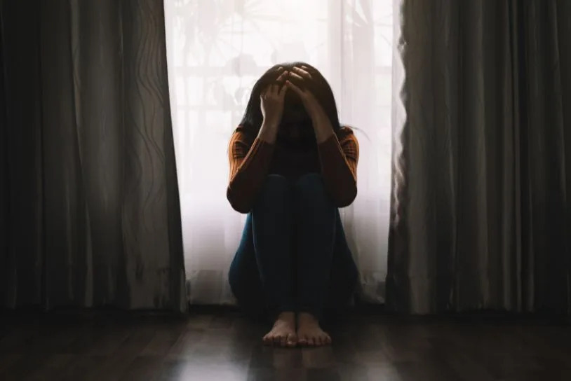 Khủng hoảng tâm lý kéo dài ở cô gái lớn lên trong gia đình áp đặt
