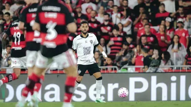 Lodi assume pênalti cometido na derrota do Atlético-MG: "Chutei o pé dele"