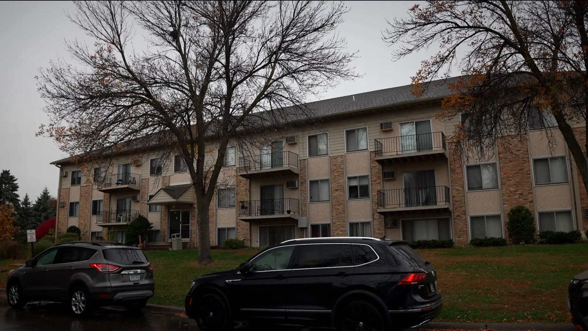 Man shot trying to stop the burglary of his car