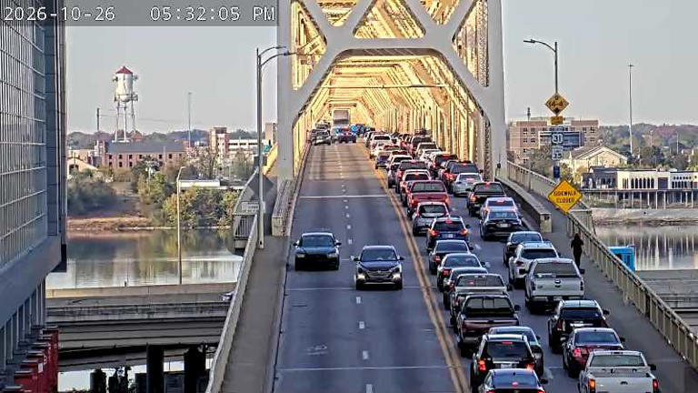 Traffic: All lanes of Clark Memorial Bridge blocked due to crash