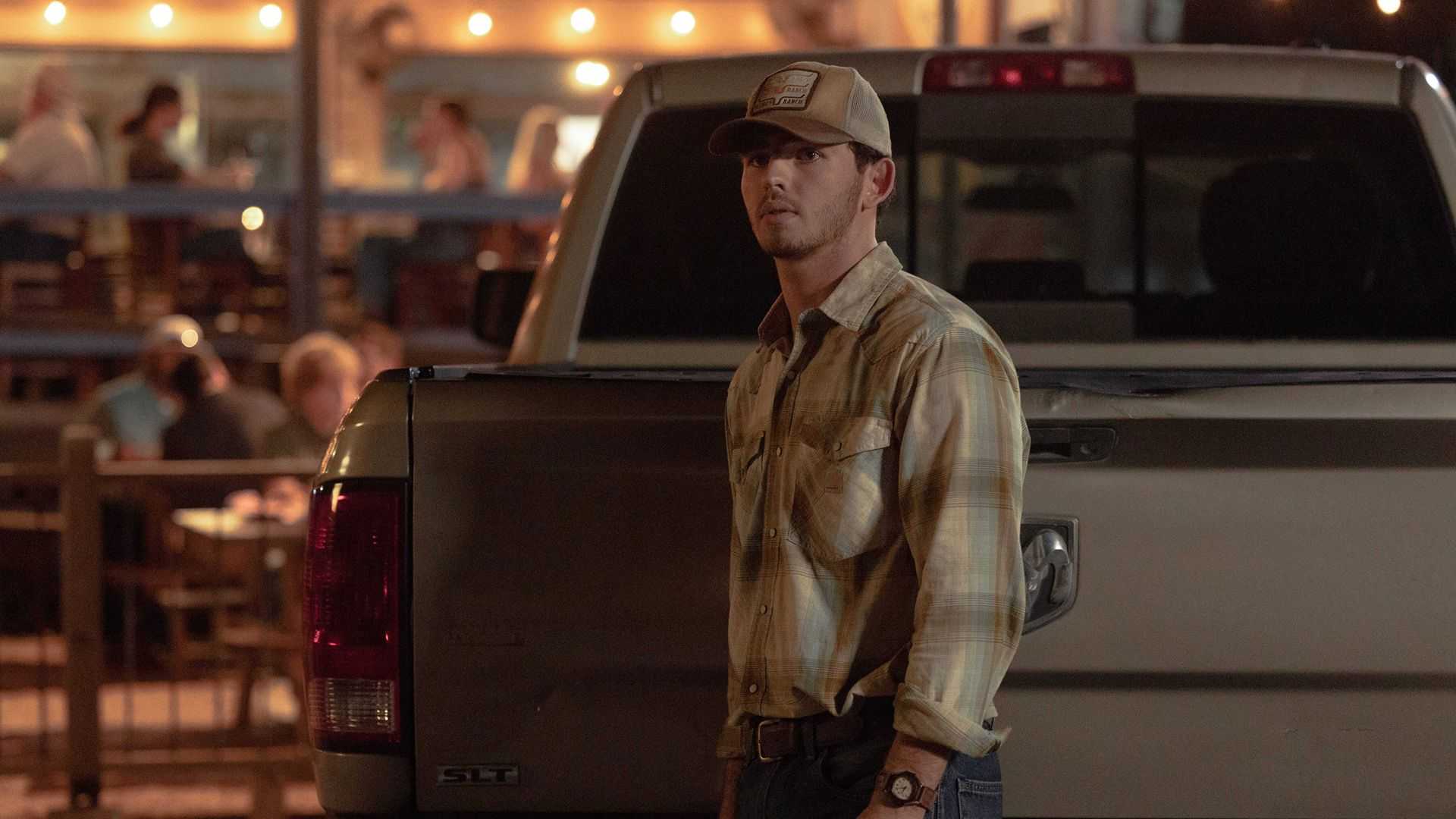 Yellowstone abandoned Taylor Sheridan's original Beth & Rip blueprint ...