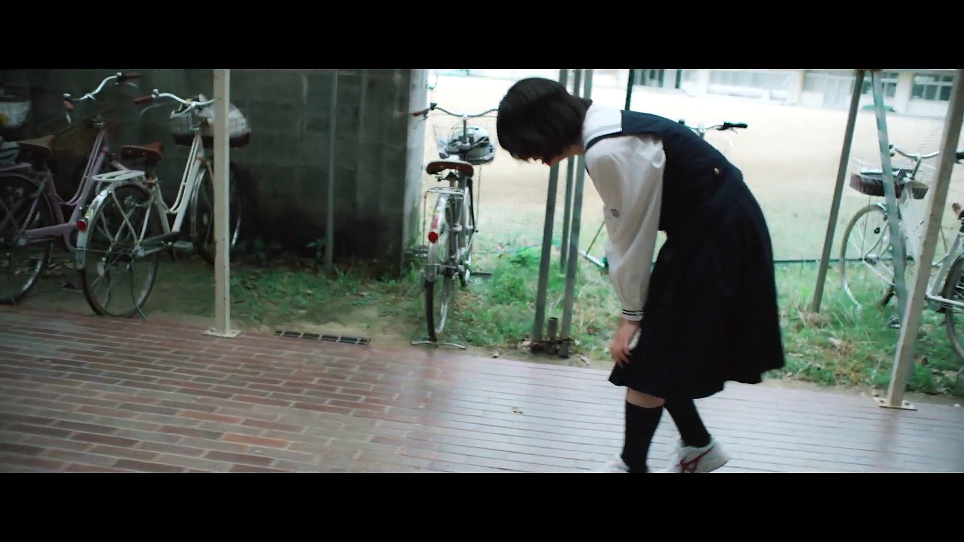 The invisible half - official trailer