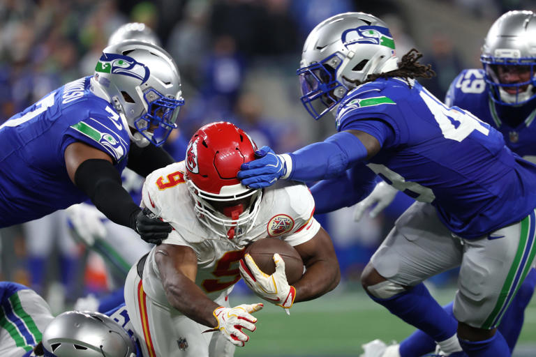 Kenneth Walker did not shake hands with any former Seahawks teammate