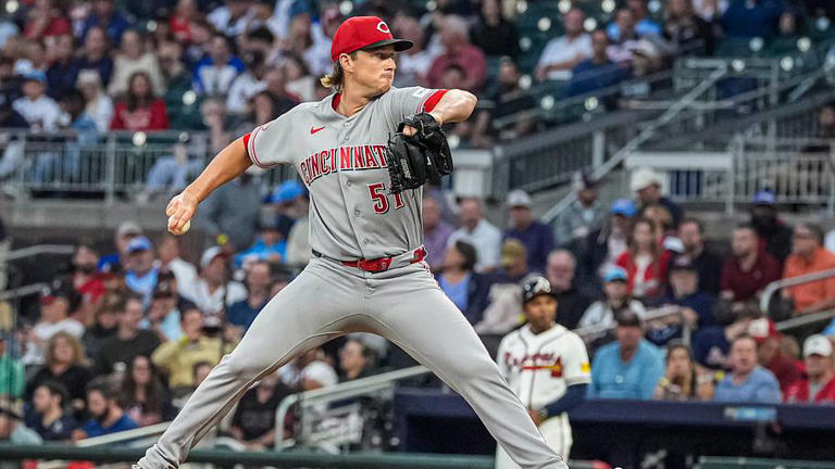 Reds veteran pitcher shockingly projected to sign 2-year, $33 million ...