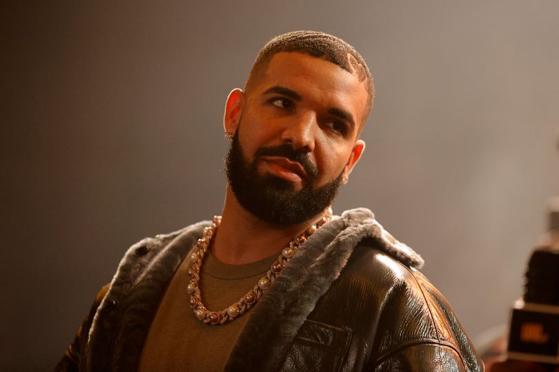 Drake fans ask 'is he ok?' as he steps out in funky birthday look in ...