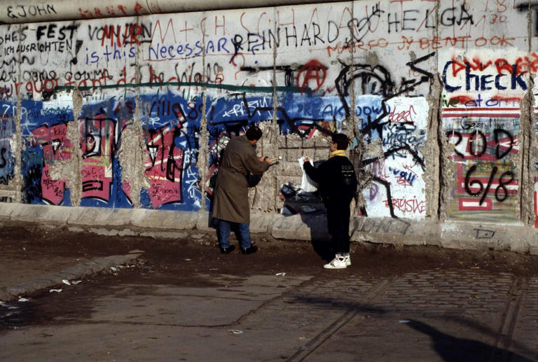 9 famous photos that reveal a different side of history