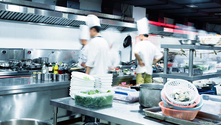 Sarasota seafood restaurant temporarily closed after health inspection