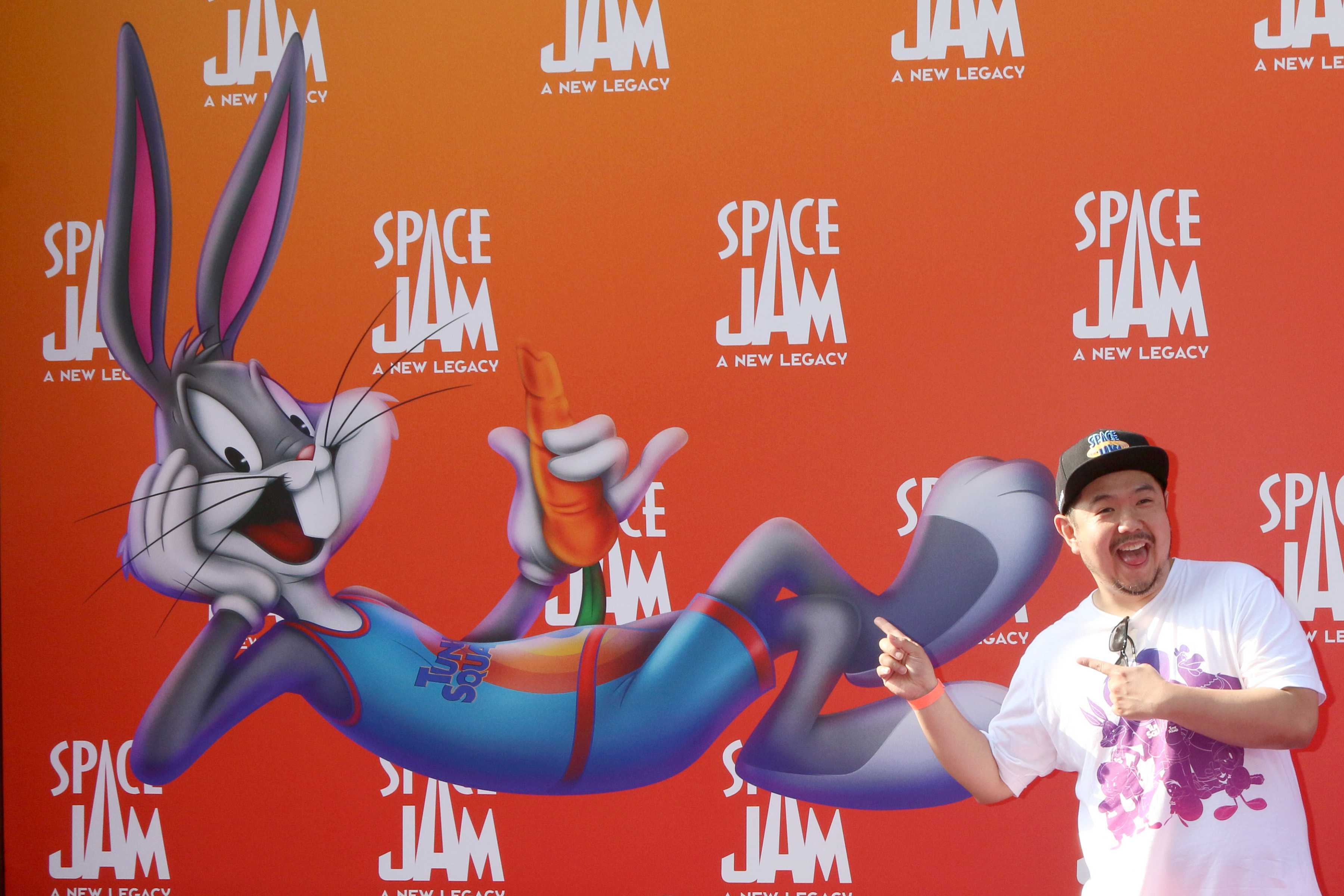 Eric Bauza, voice of Bugs Bunny, dies at 46