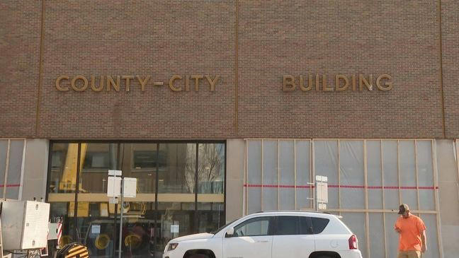Voters turn out for early voting in Indiana and Michigan