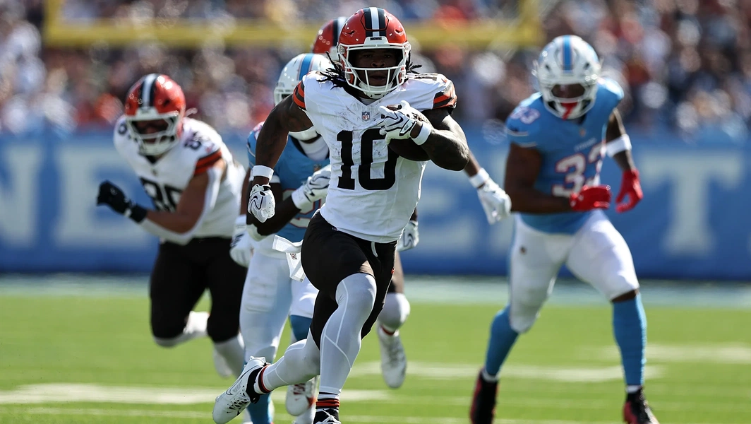 Watson hits first 300-yard game in Browns' win