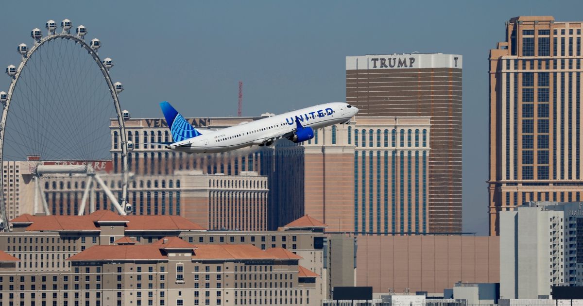 United Airlines flight immediately turns around after flight attendant ...