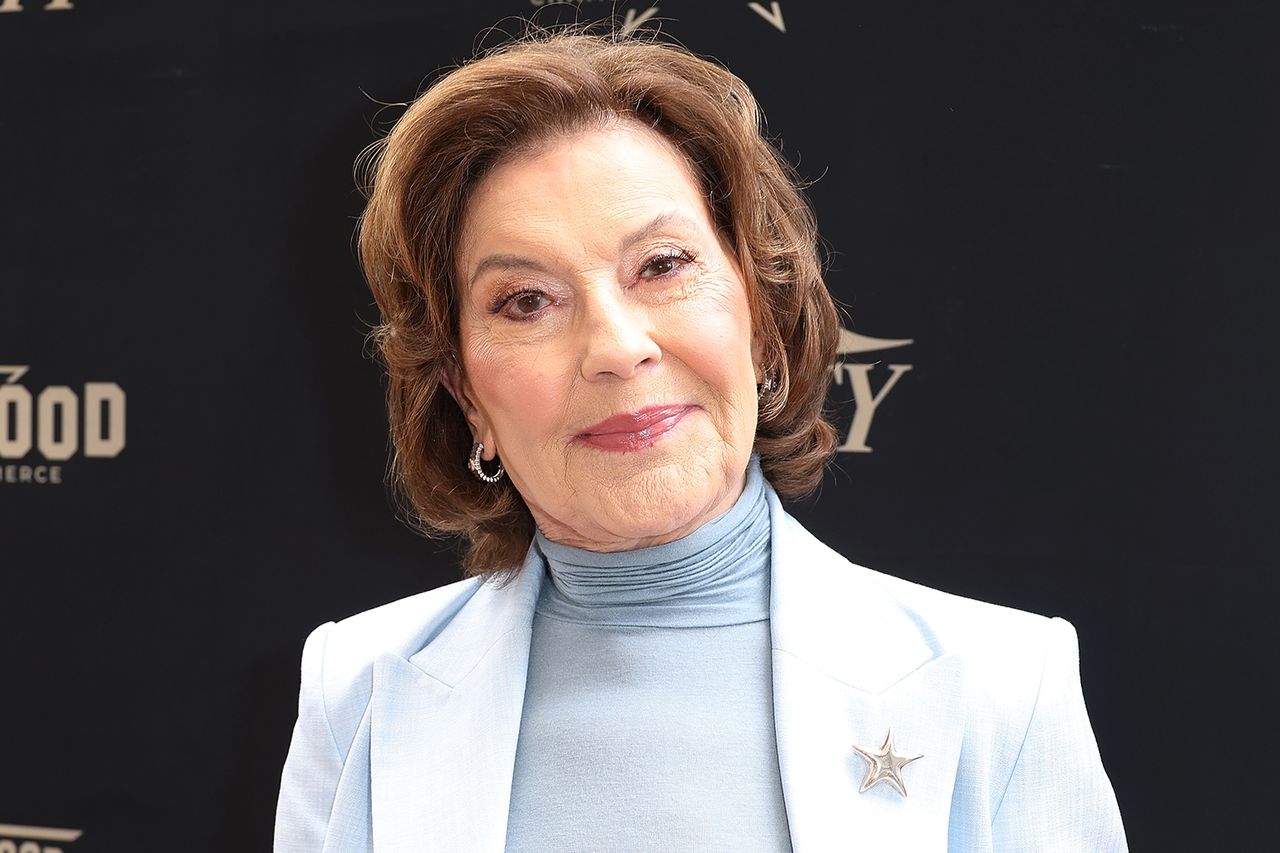 “Gilmore Girls” star Kelly Bishop announces debut novel with Ali Rosen ...