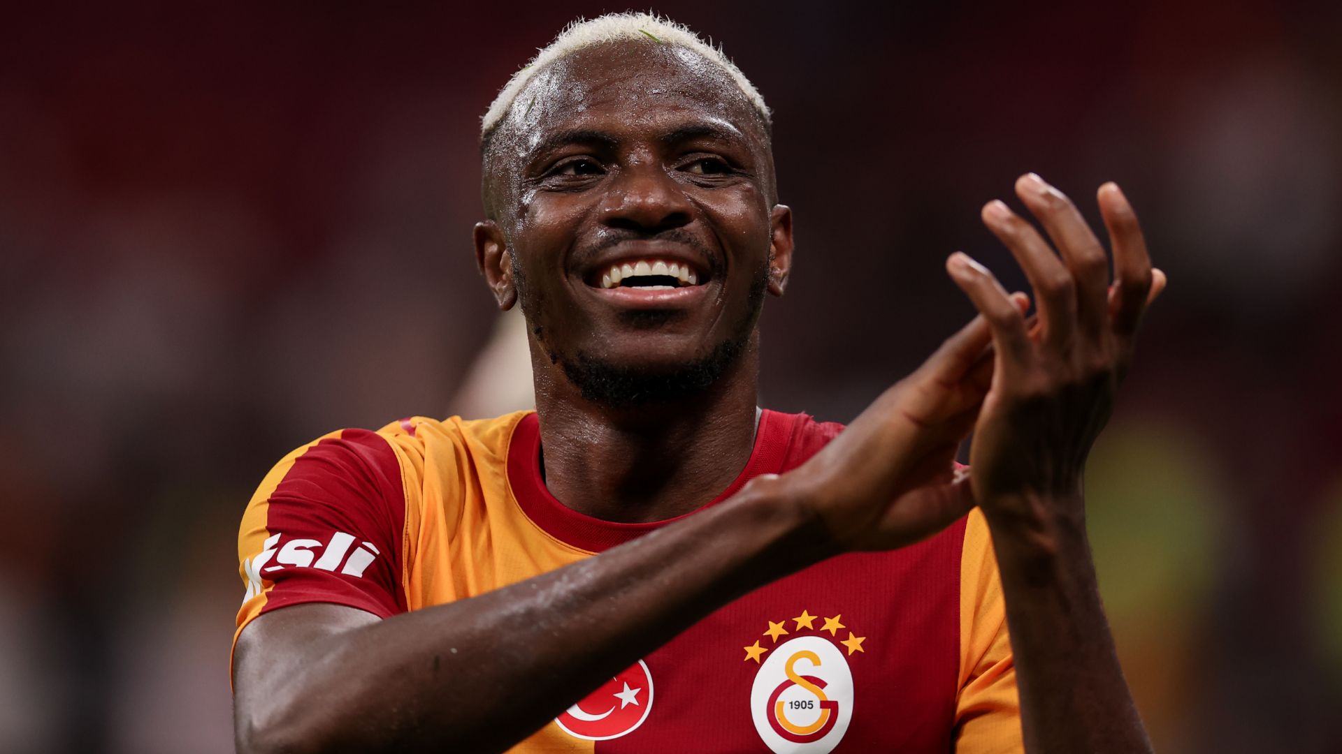 Derby di Istanbul, Osimhen è illegale: 2-1 al Fenerbahce, fuga Galatasaray