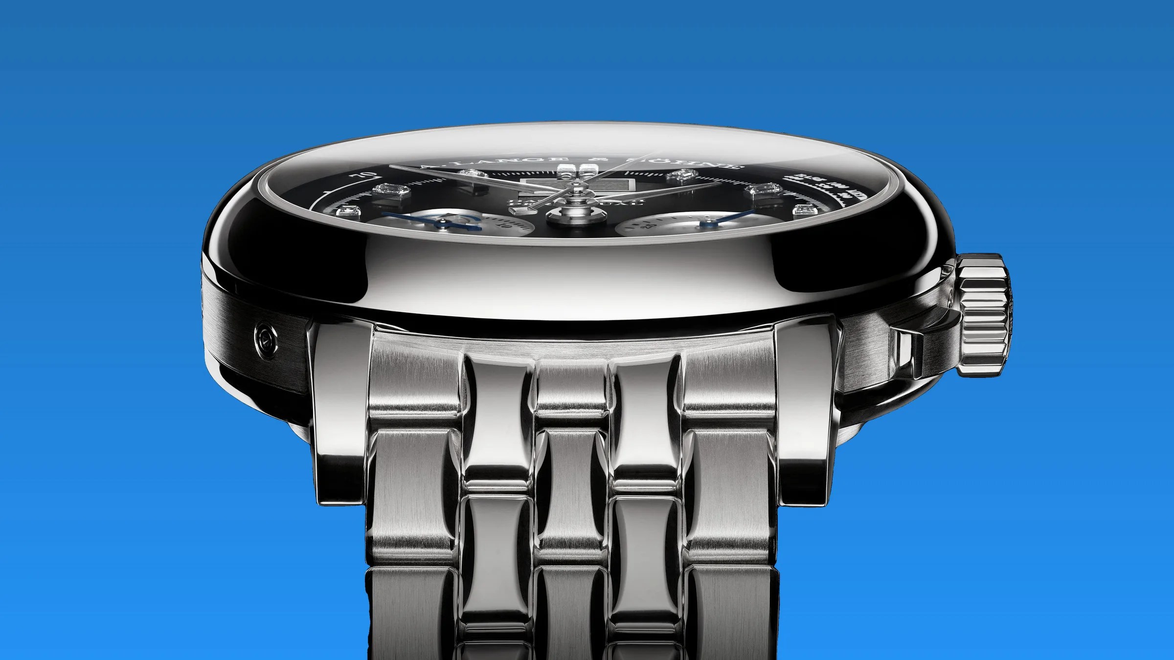 This grail German watch brand brings back a coveted feature from the ’90s