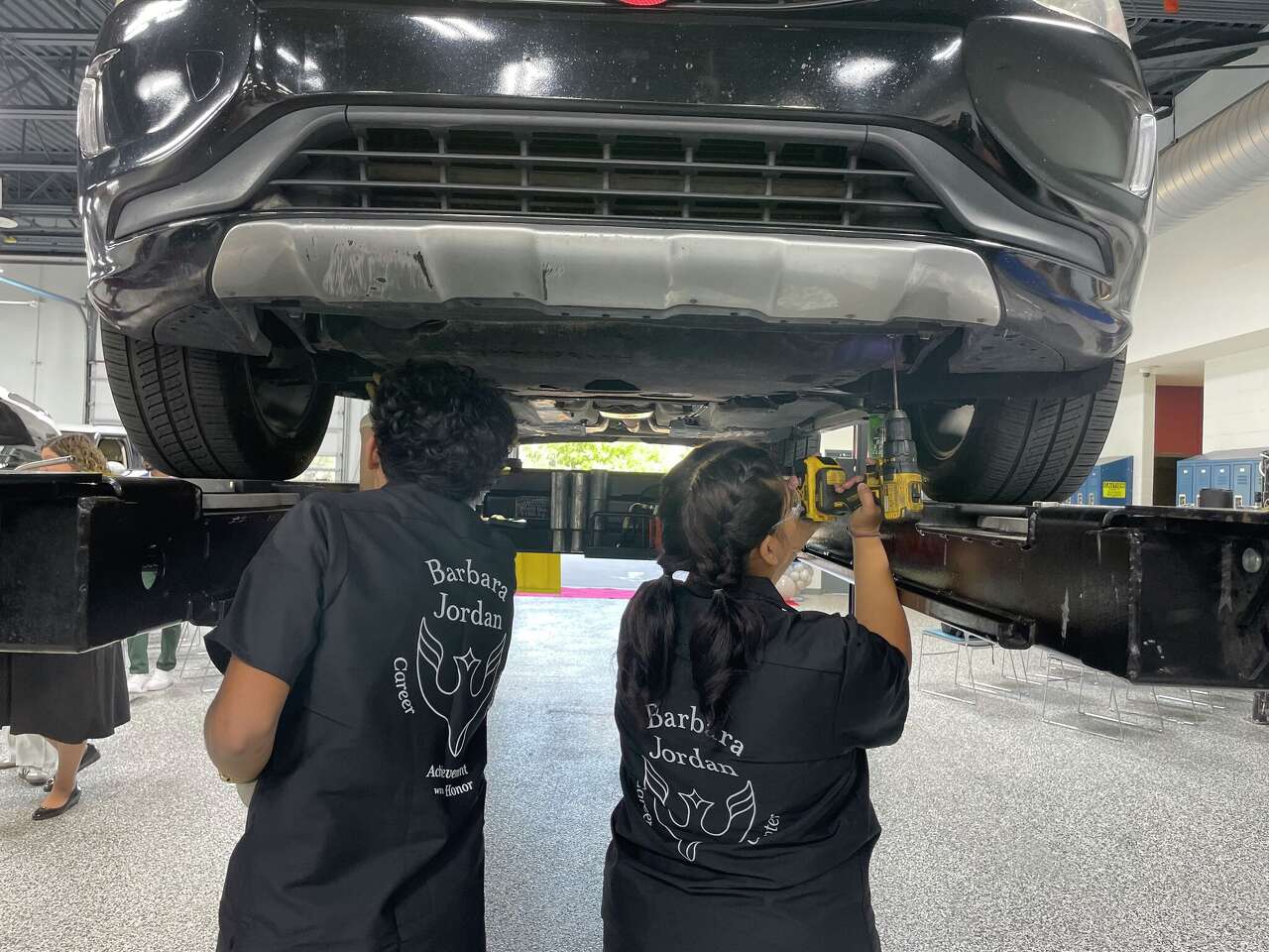HISD opens student-run automotive shop for the public in expansion of ...