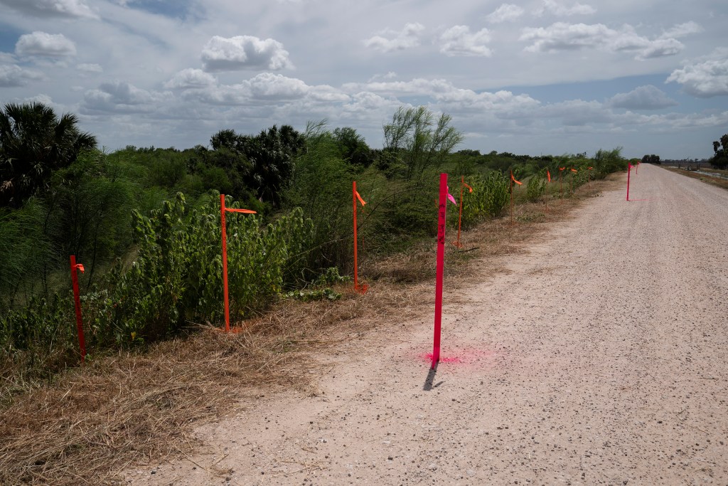 Feds may build border wall through South Texas refuge as original plan ...