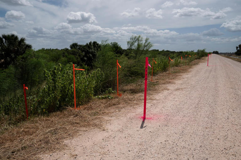Feds may build border wall through South Texas refuge as original plan ...