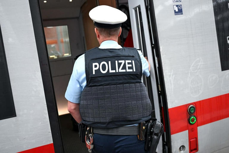 Schrecksekunde im ICE: Dackel beißt Kleinkind in den Oberschenkel