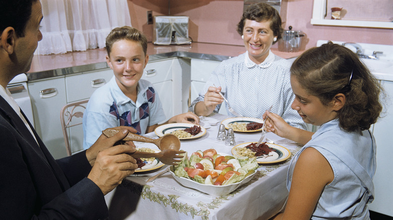 15 meals middle class families ate in the '60s