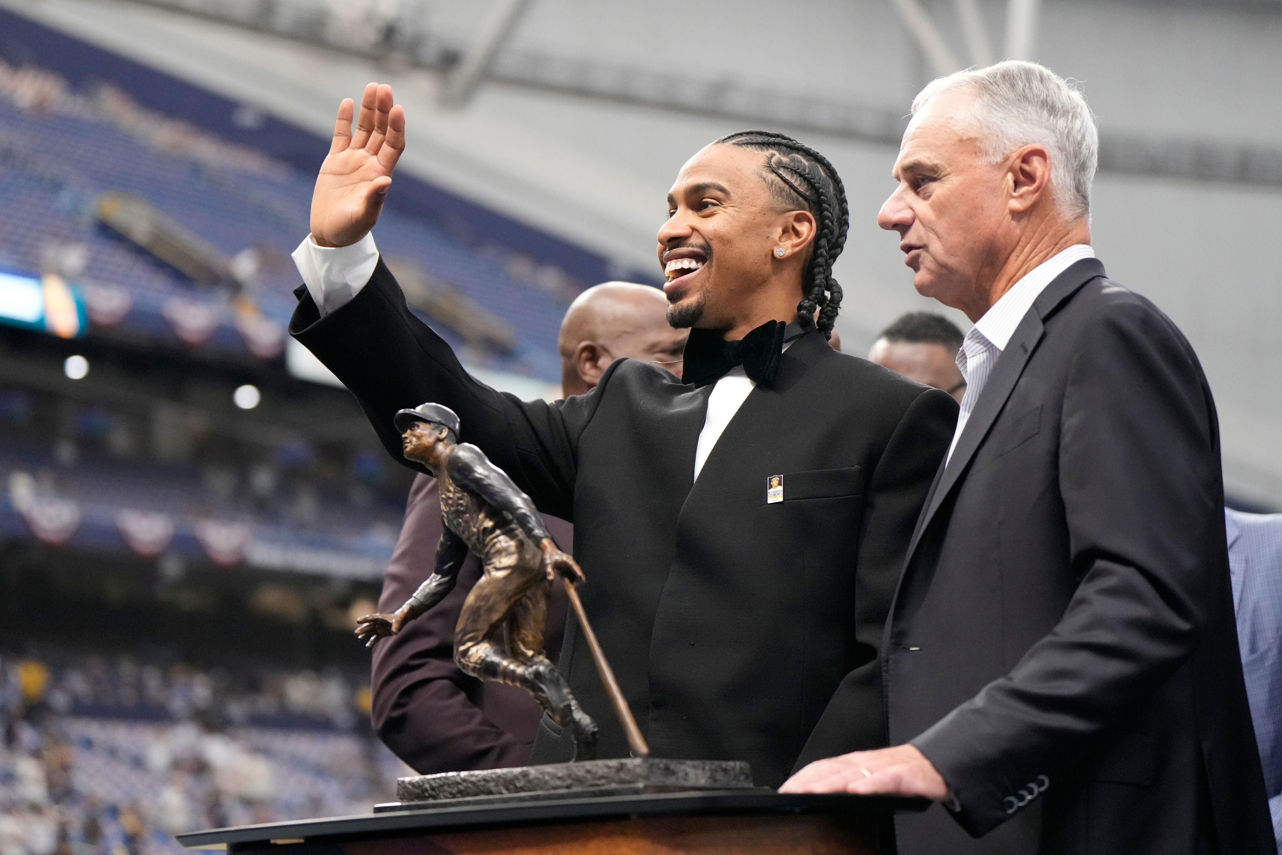 Mets' Francisco Lindor wins Roberto Clemente Award for humanitarian work