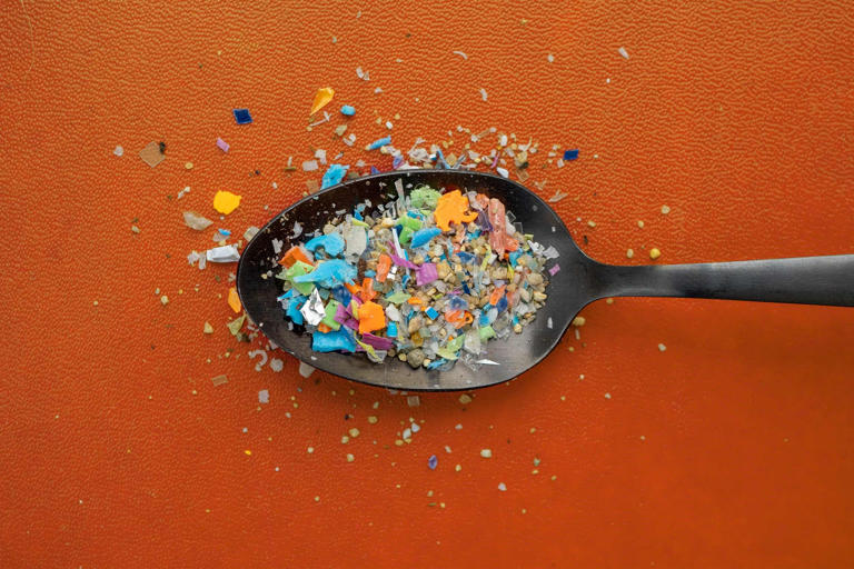 Microplastics generate reactive oxygen species, damaging cells