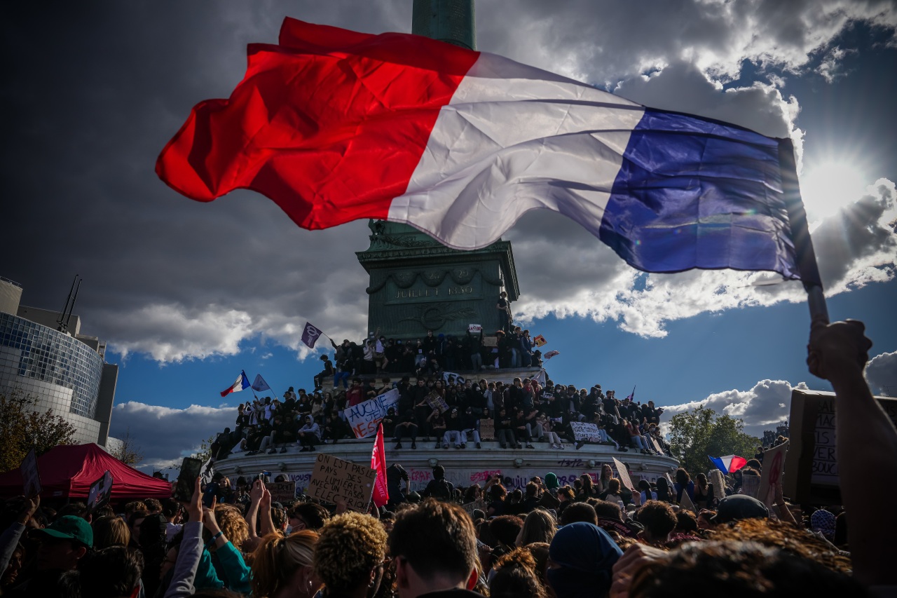 France offers concessions to quell student protests