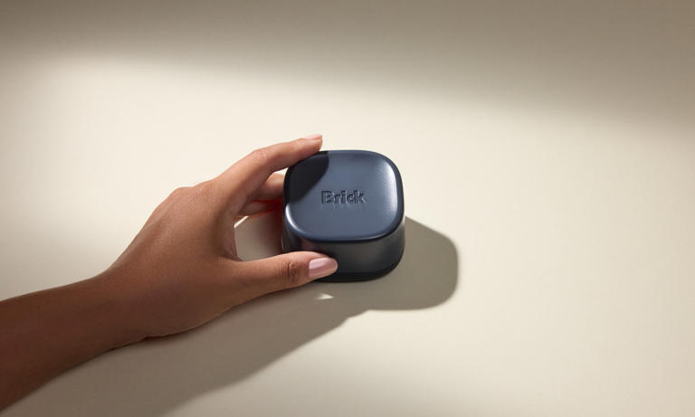 Losing sleep to late-night doomscrolling? This gadget blocks ...