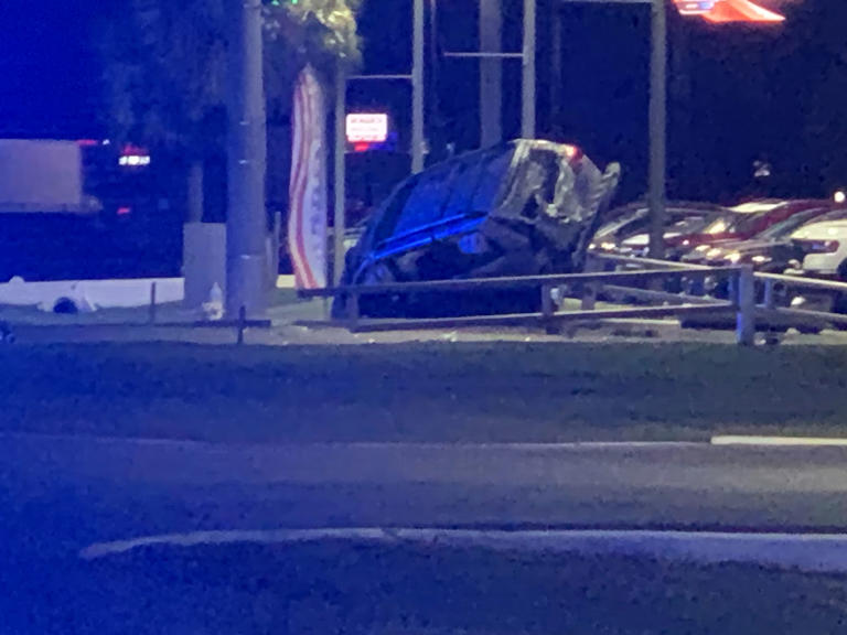 MPD: Man dies after crash outside Mobile car dealership Sunday morning