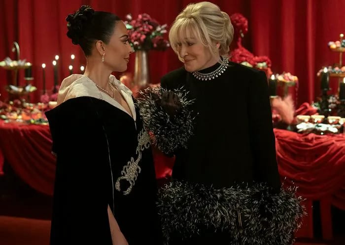 Kris Jenner called 'desperate' for wearing Elizabeth Taylor's Scorpio ...