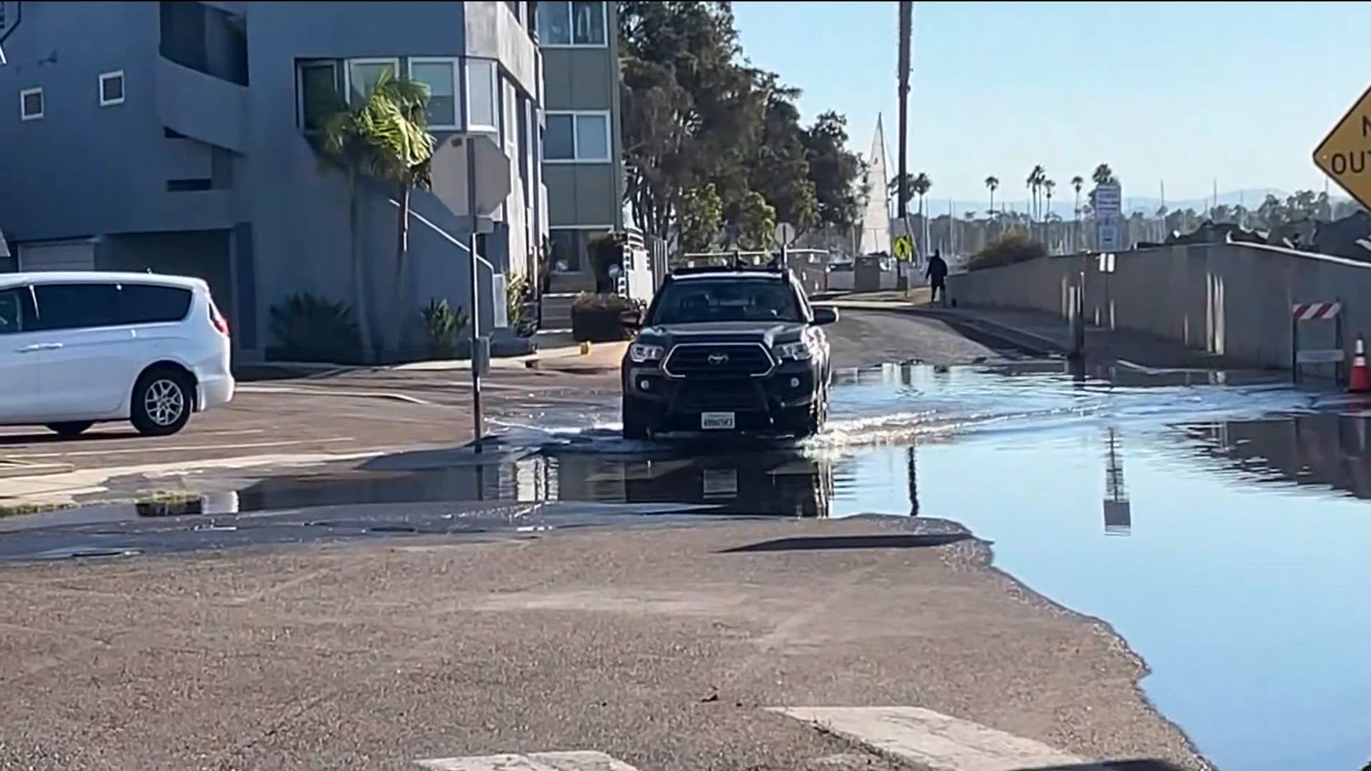 Coastal flood warning | Minor flooding in Mission Beach at Mission Blvd ...