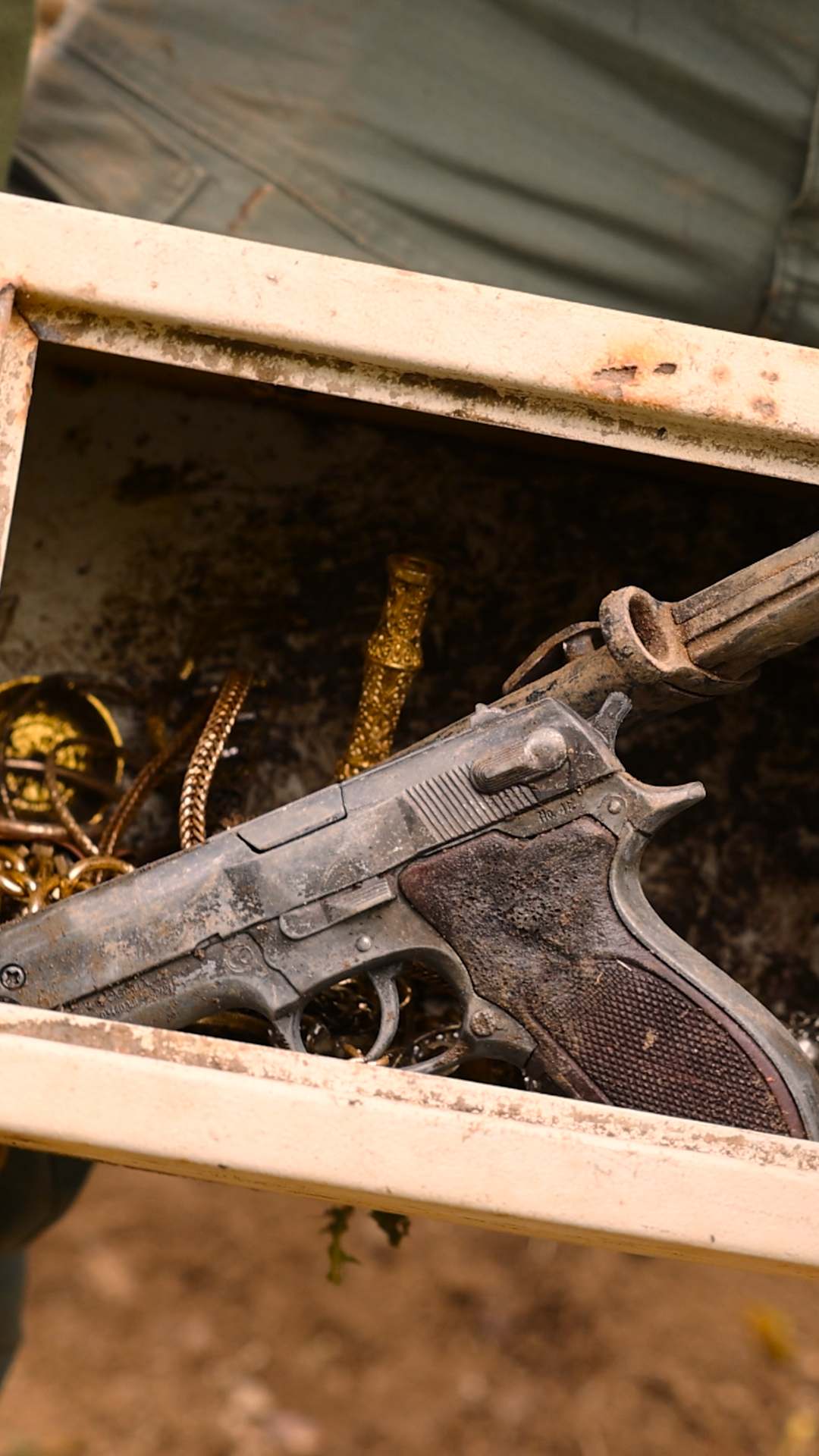 Treasure hunter pries open buried metal safe in dirt 📦 #shorts # ...