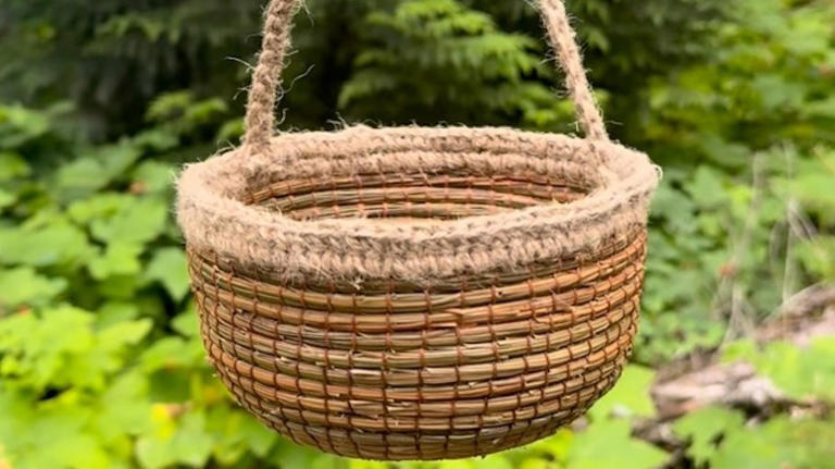 Gardener transforms old pine needles into the cutest foraging baskets ...