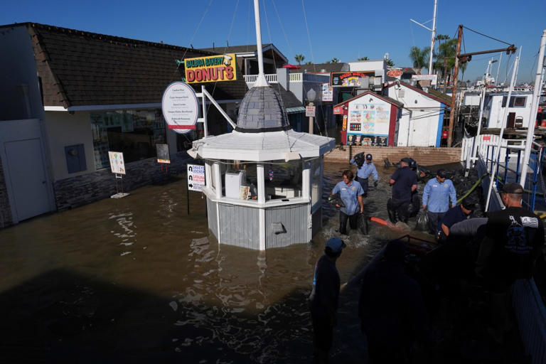 King tides swamp California city in floodwater as ocean surges up busy ...