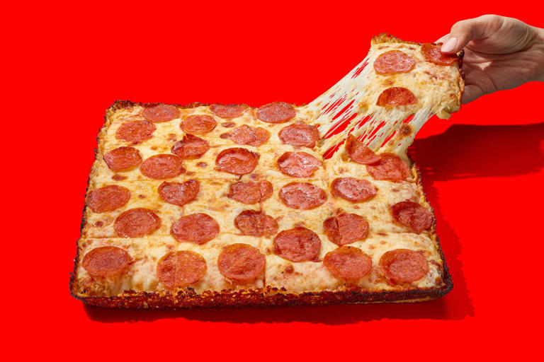 Casey’s wants a bigger slice of the pizza market. Why fast food chains ...