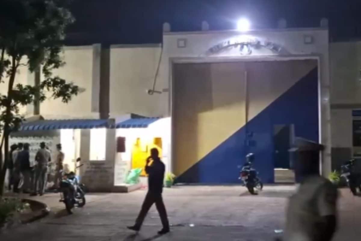 Tamil Nadu jailbreak: 17 inmates escape after assaulting guard, 1 ...