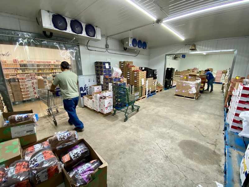 This Texas discount grocery store sells surplus food and name-brand ...