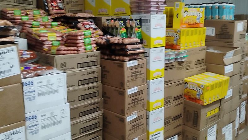 This Texas discount grocery store sells surplus food and name-brand ...