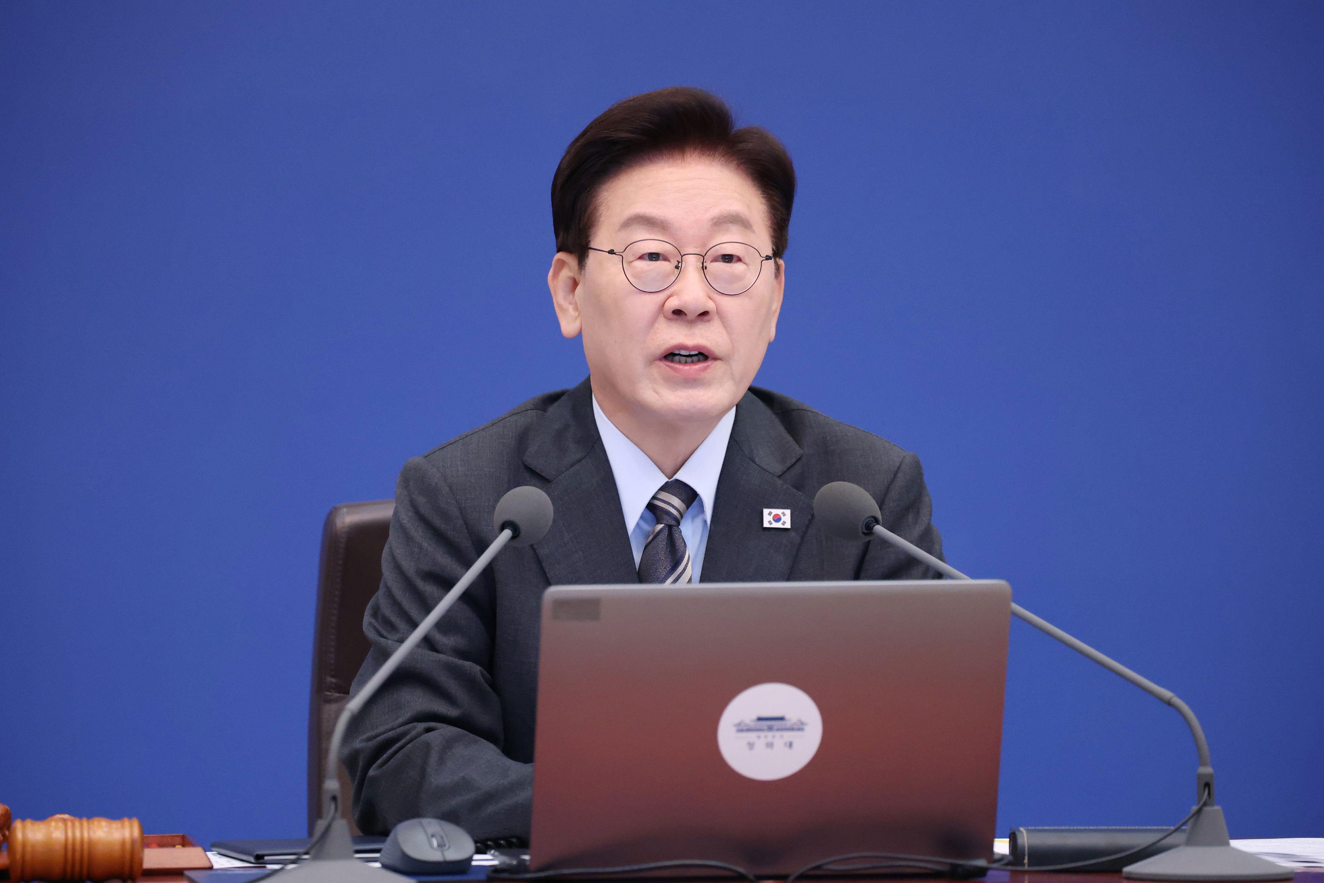 President Lee encourages SCIA chief's monthly attendance