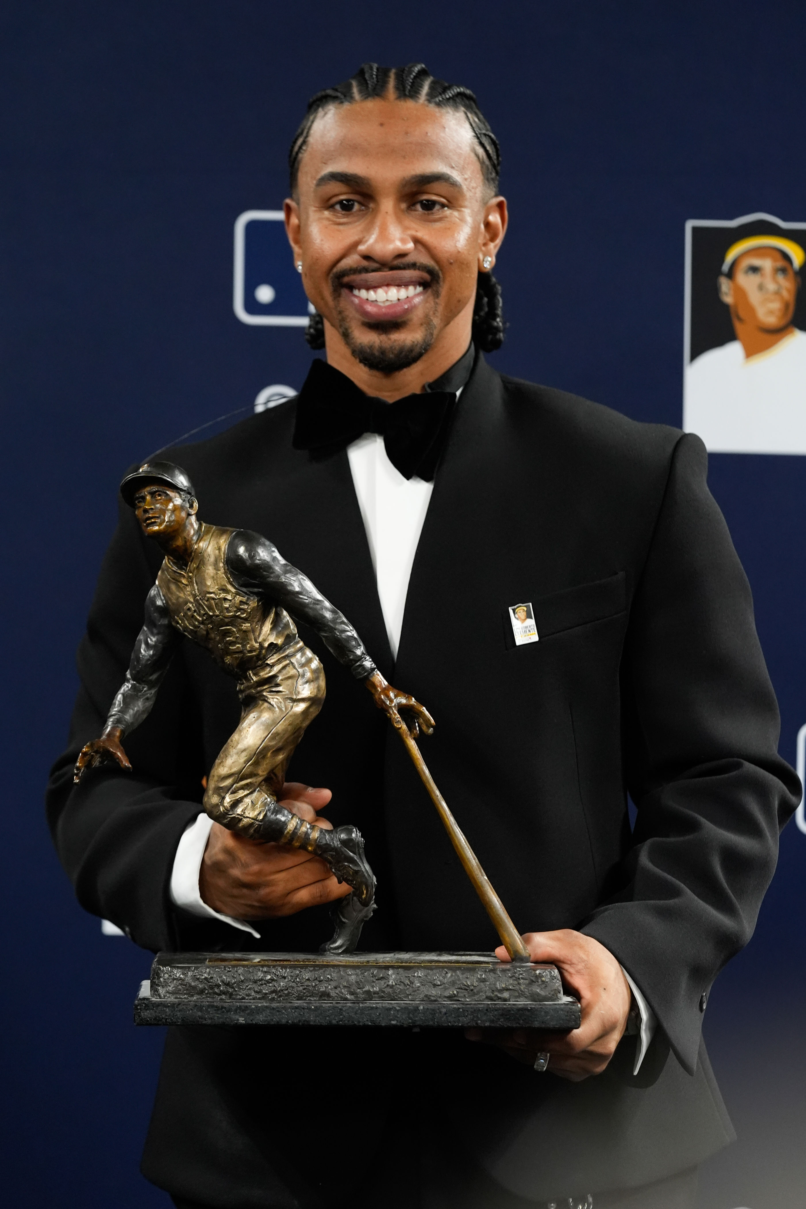 Mets' Francisco Lindor wins Roberto Clemente Award for humanitarian work