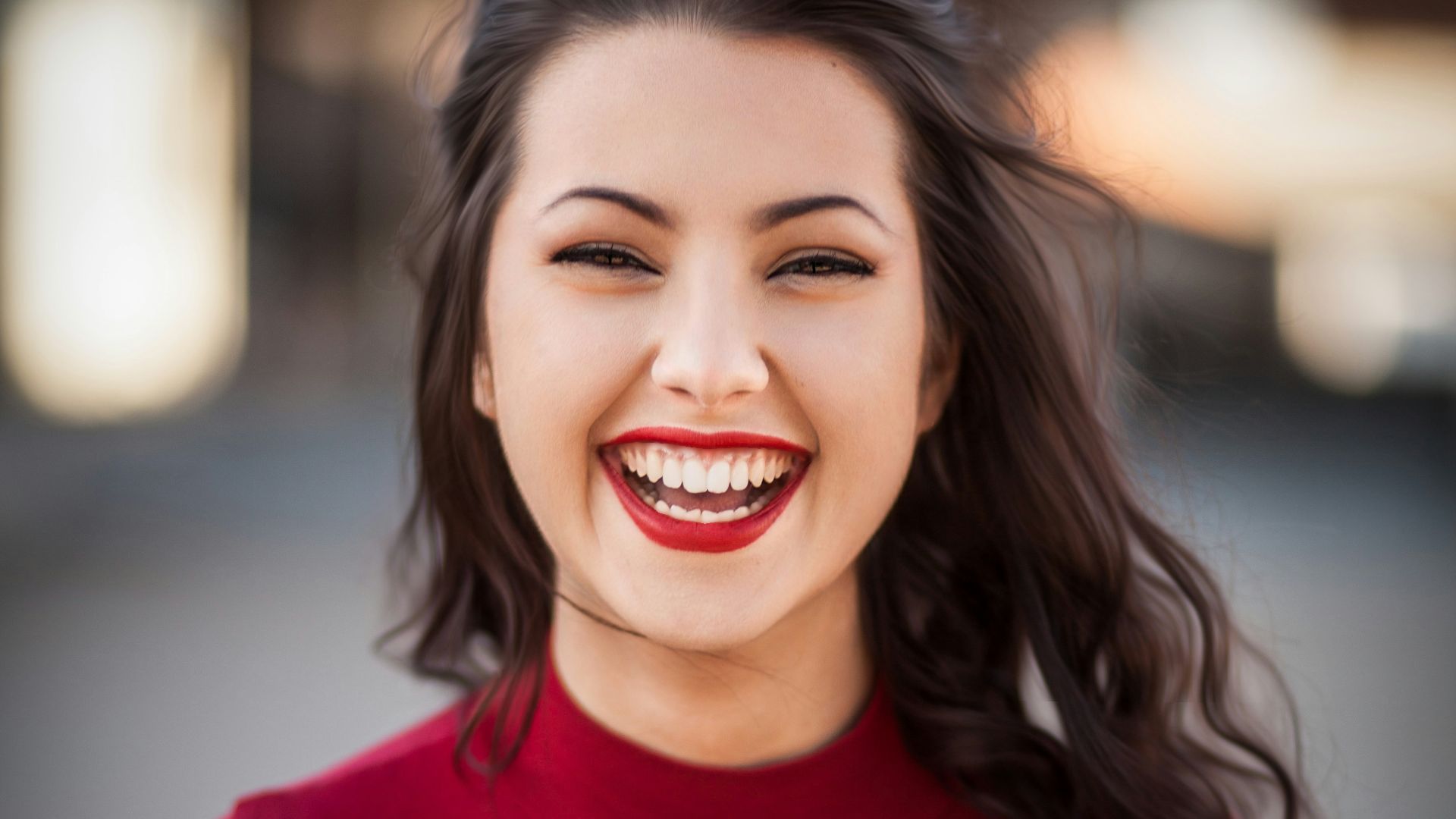 10 dating profile photo tricks that work & 10 that make people look ...