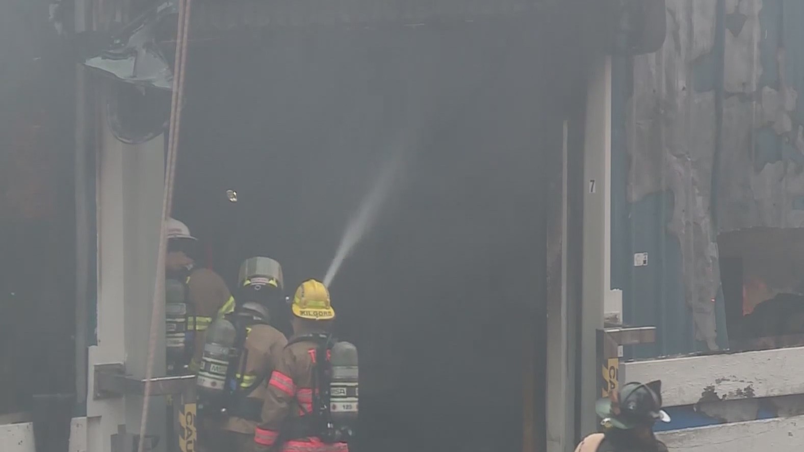 'Wear a mask': Smoke lingers after Pacific Seafood industrial fire in ...